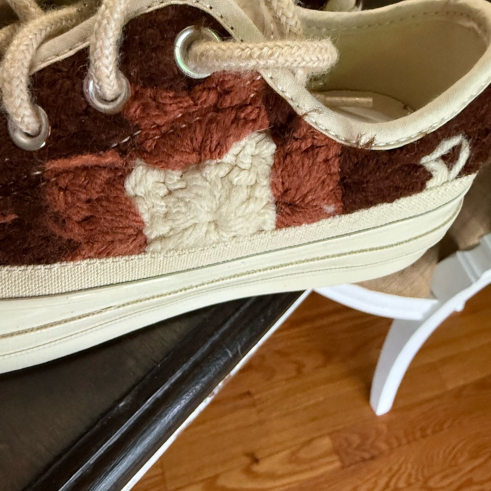 Converse Low Top Sneakers in Cream, Brown, Rust Crochet Pattern - Picture 3 of 9
